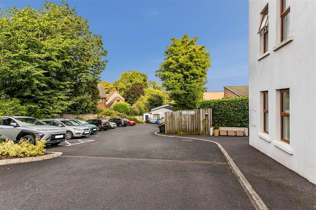 Apt, 4 Hillsborough Road Mews 22 of 23