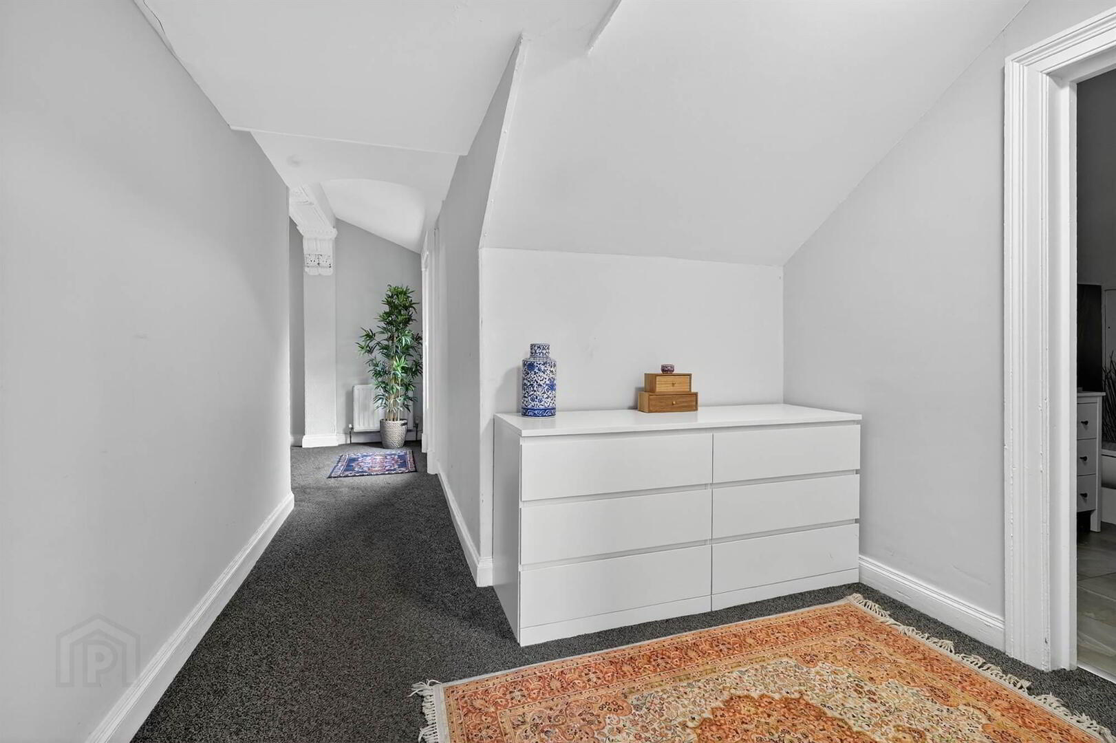 Apt 5, 62 Malone Road 13 of 23