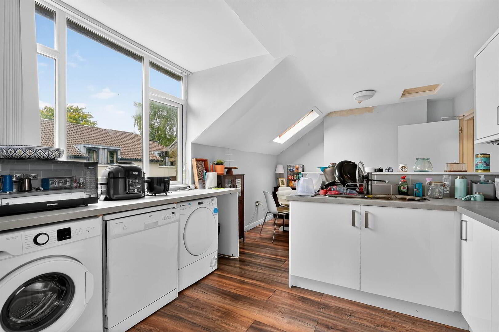 Apt 5, 62 Malone Road 15 of 23