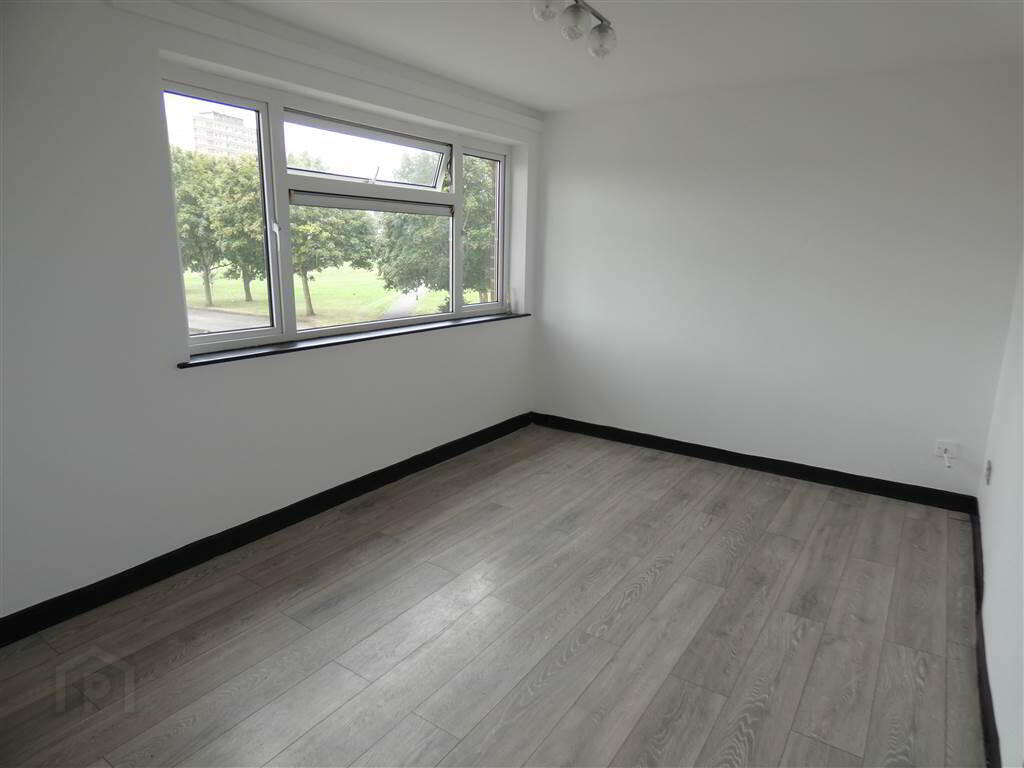 32b Shimna Close 4 of 12