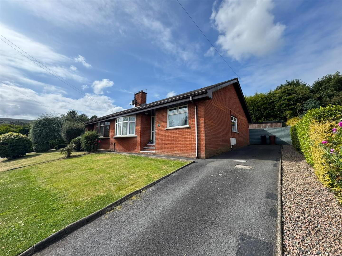 25 Hightown Gardens 1 of 19