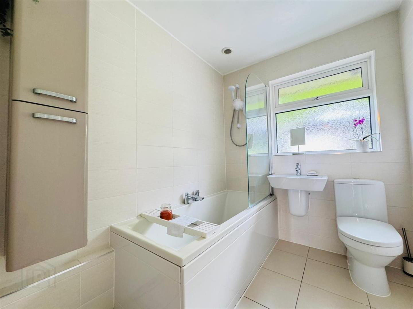 25 Hightown Gardens 11 of 19