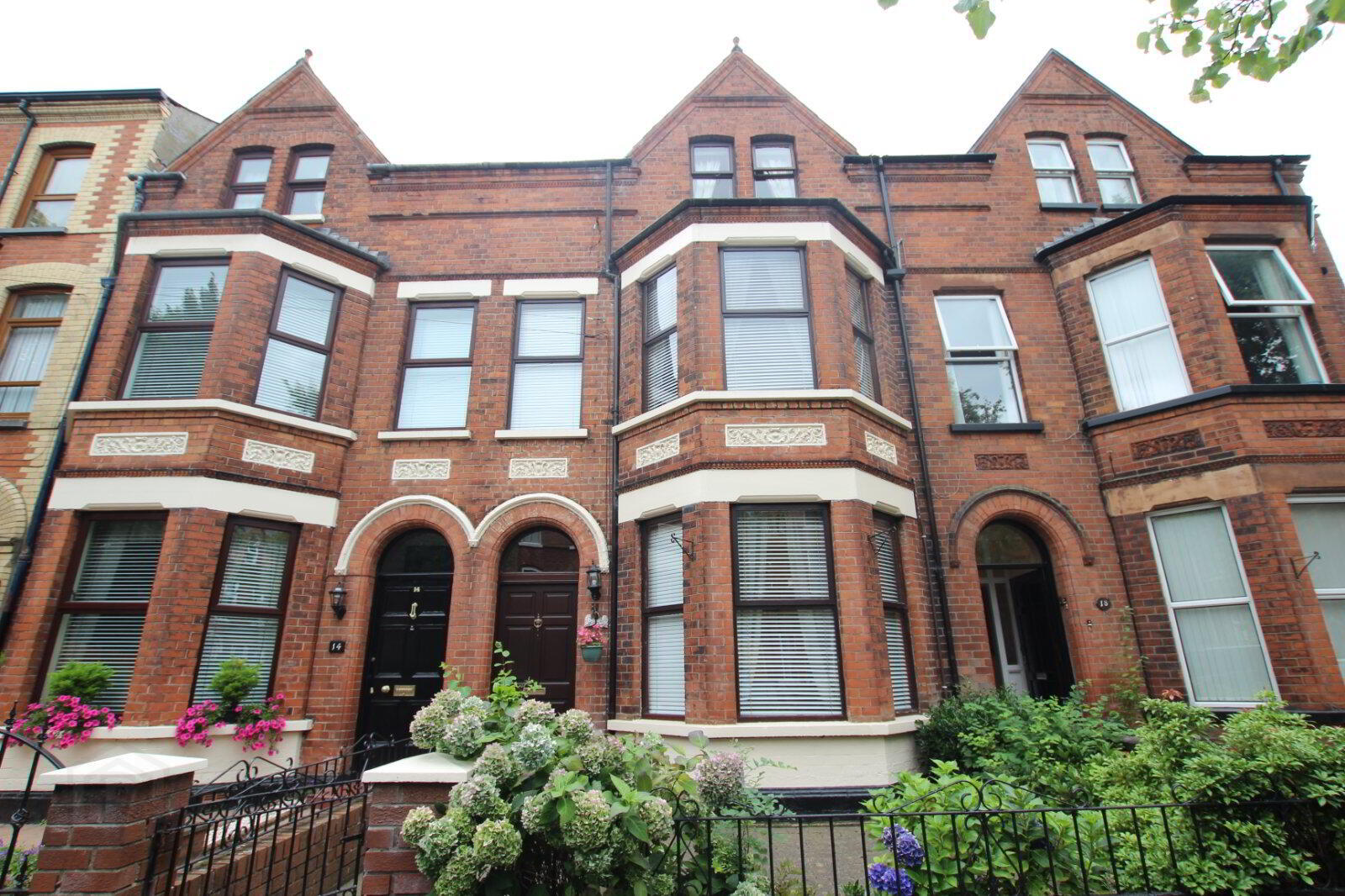 16 Rosemount Gardens 1 of 12