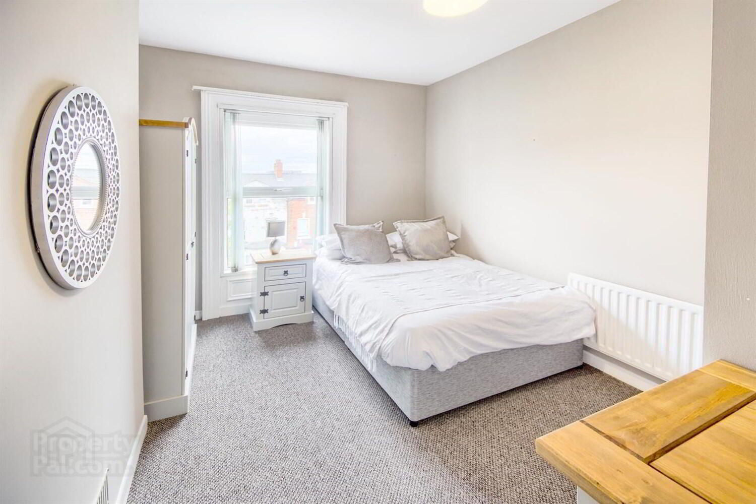 Room 1, 157 University Street 1 of 3
