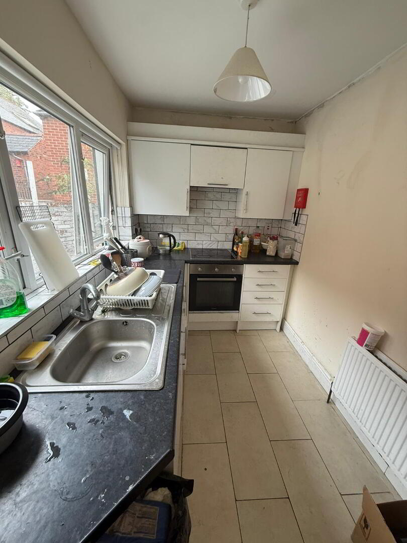 Elaine Street, Room 5 5 of 9