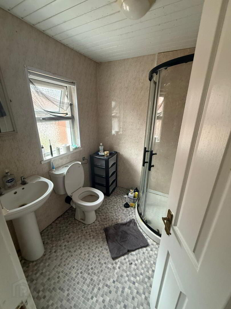 Elaine Street, Room 5 7 of 9