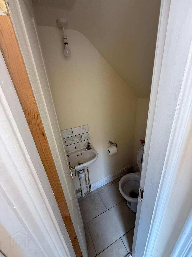 Elaine Street, Room 5 8 of 9
