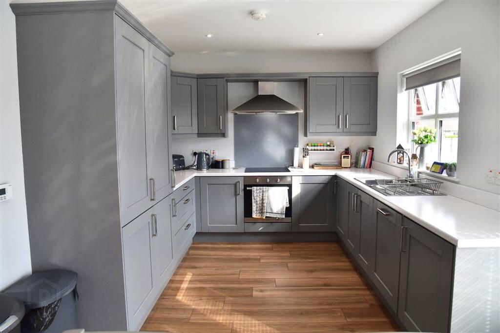 44 Sandhurst Manor 10 of 34