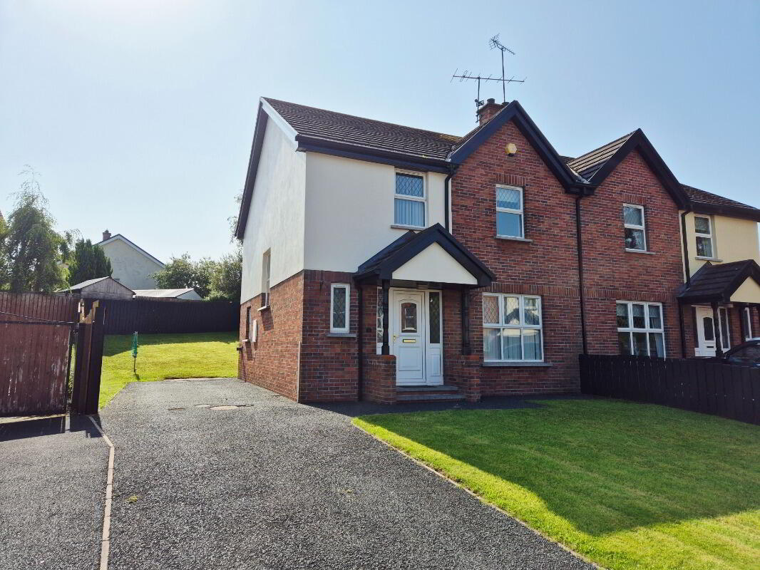 5 Lambrook Close 1 of 9