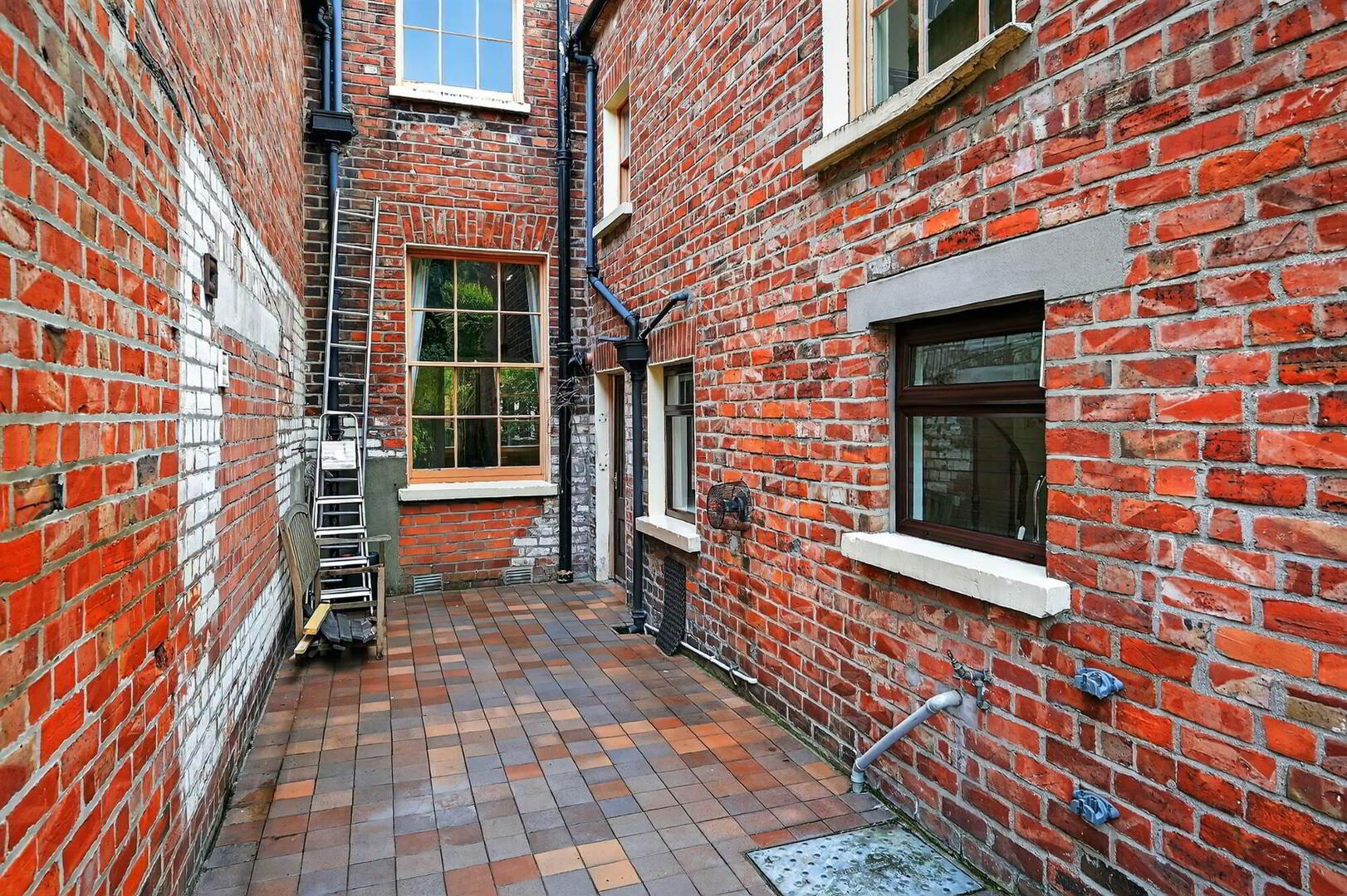 35 Rugby Road 45 of 48