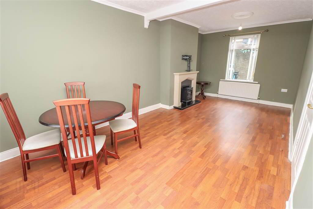 1 Pims Avenue 4 of 19