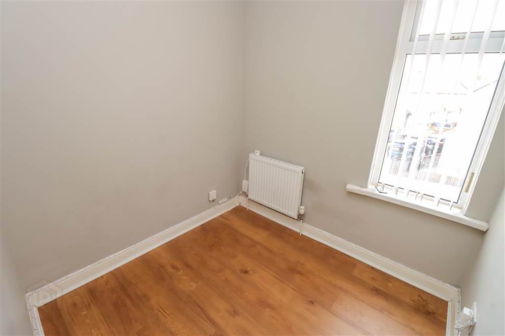1 Pims Avenue 14 of 19