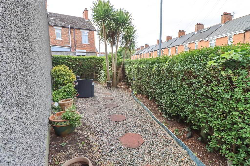 1 Pims Avenue 16 of 19