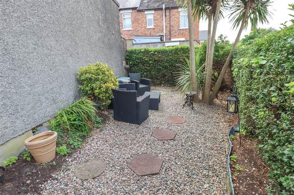 1 Pims Avenue 17 of 19
