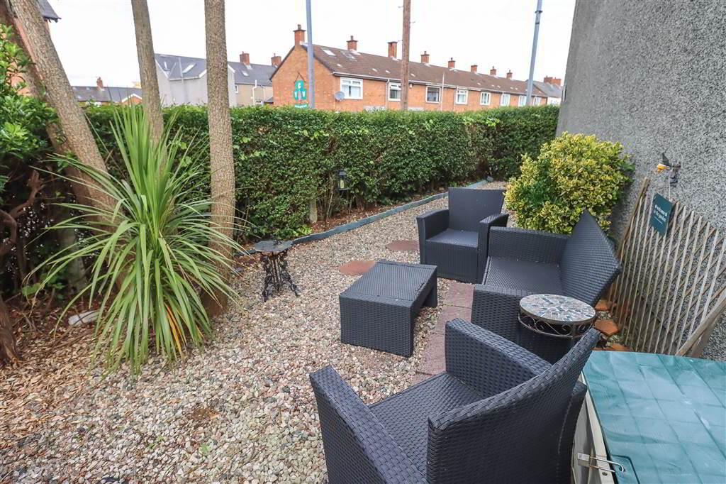1 Pims Avenue 18 of 19