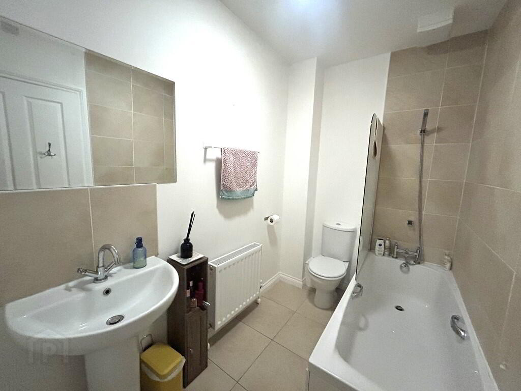 320 Saint Annes Square 6 of 8