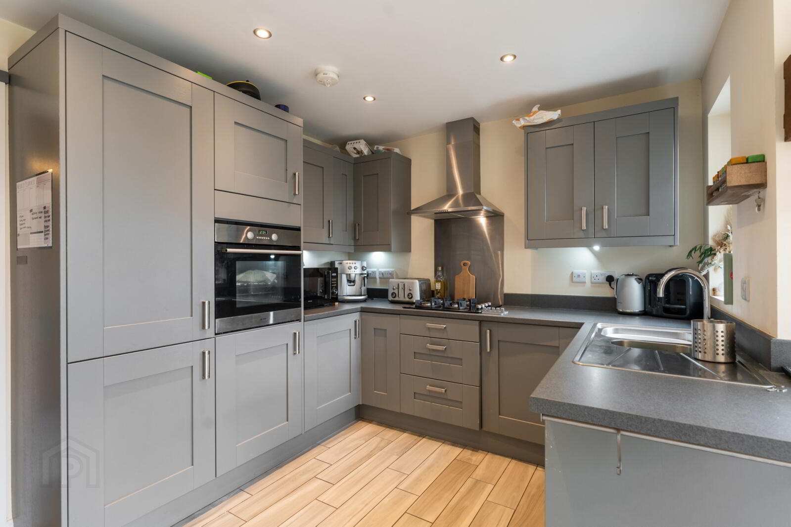 18 Millers Park Avenue 8 of 19