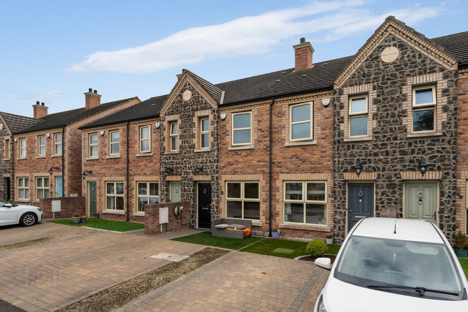 18 Millers Park Avenue 1 of 19