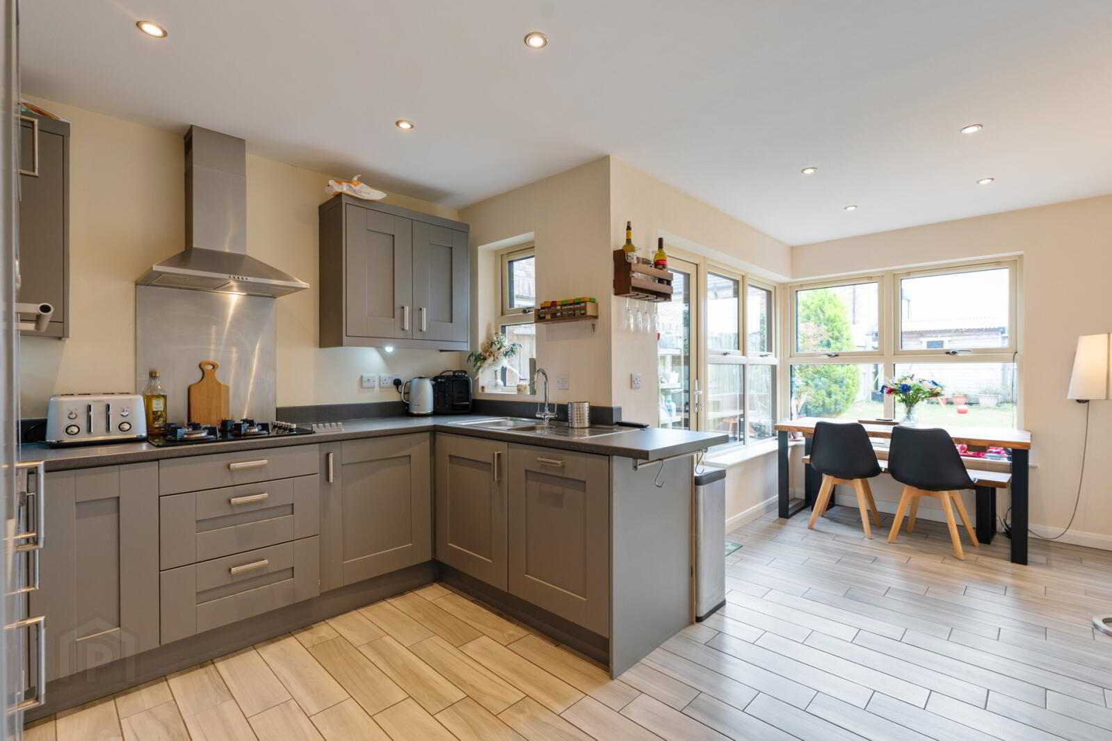 18 Millers Park Avenue 7 of 19