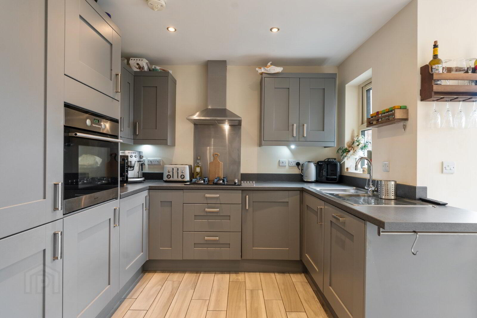 18 Millers Park Avenue 9 of 19