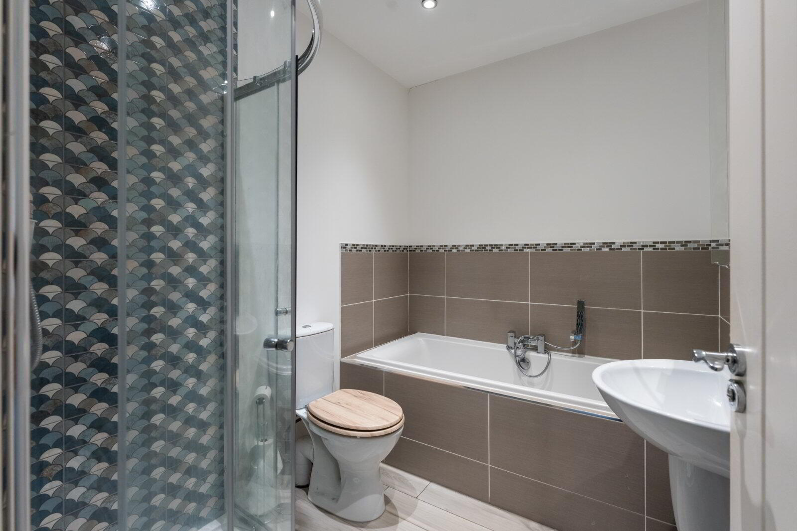 18 Millers Park Avenue 15 of 19
