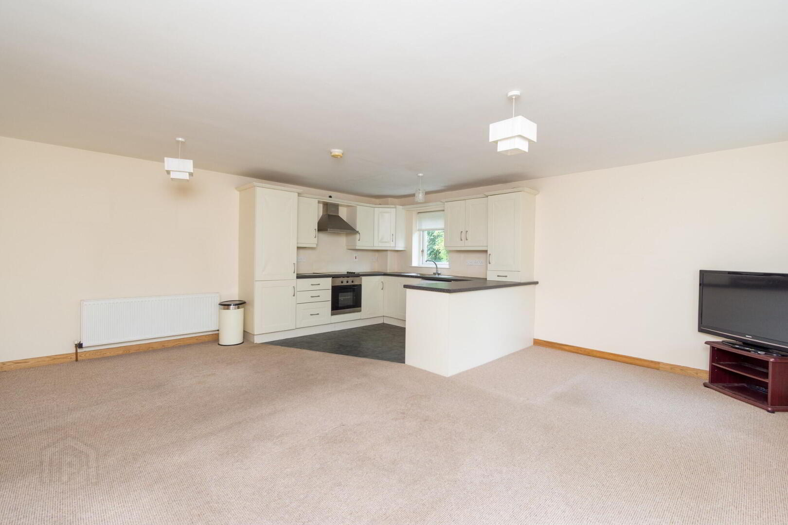 21 Village Court 6 of 17