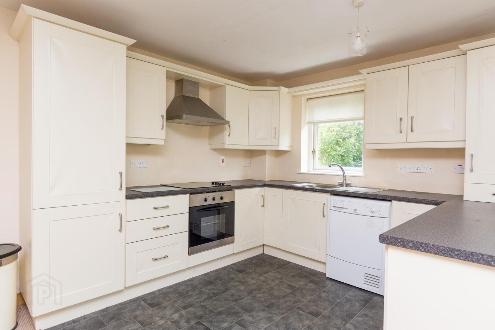 21 Village Court 7 of 17