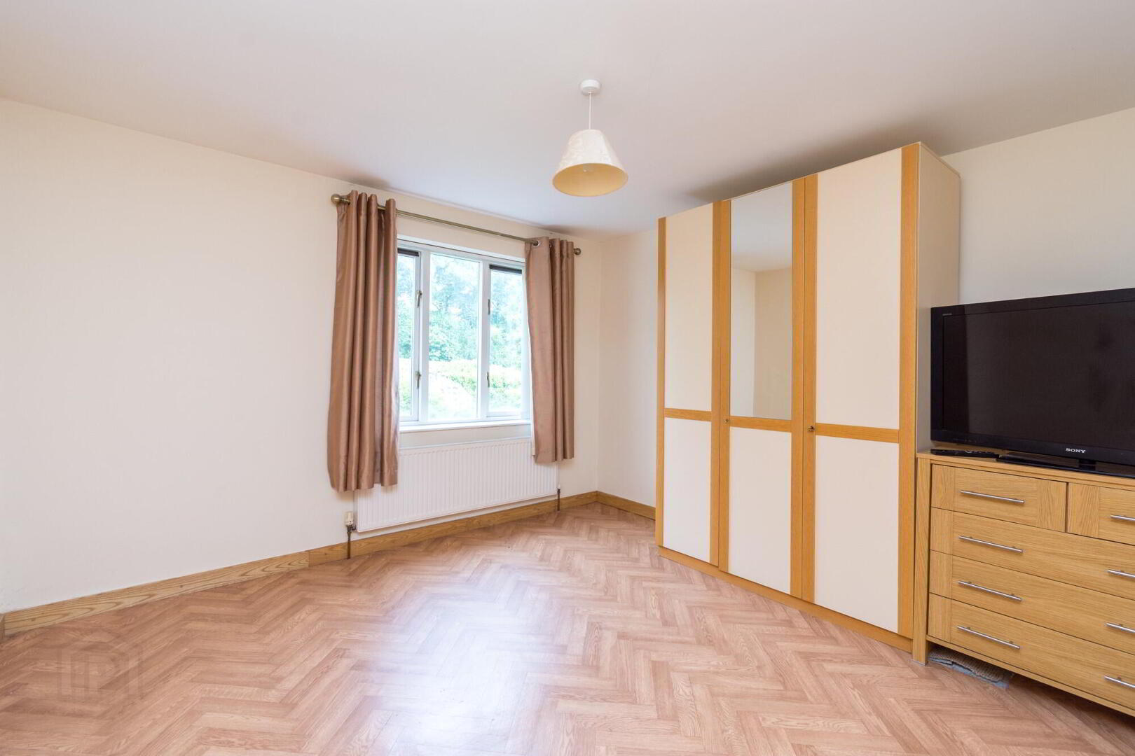 21 Village Court 11 of 17