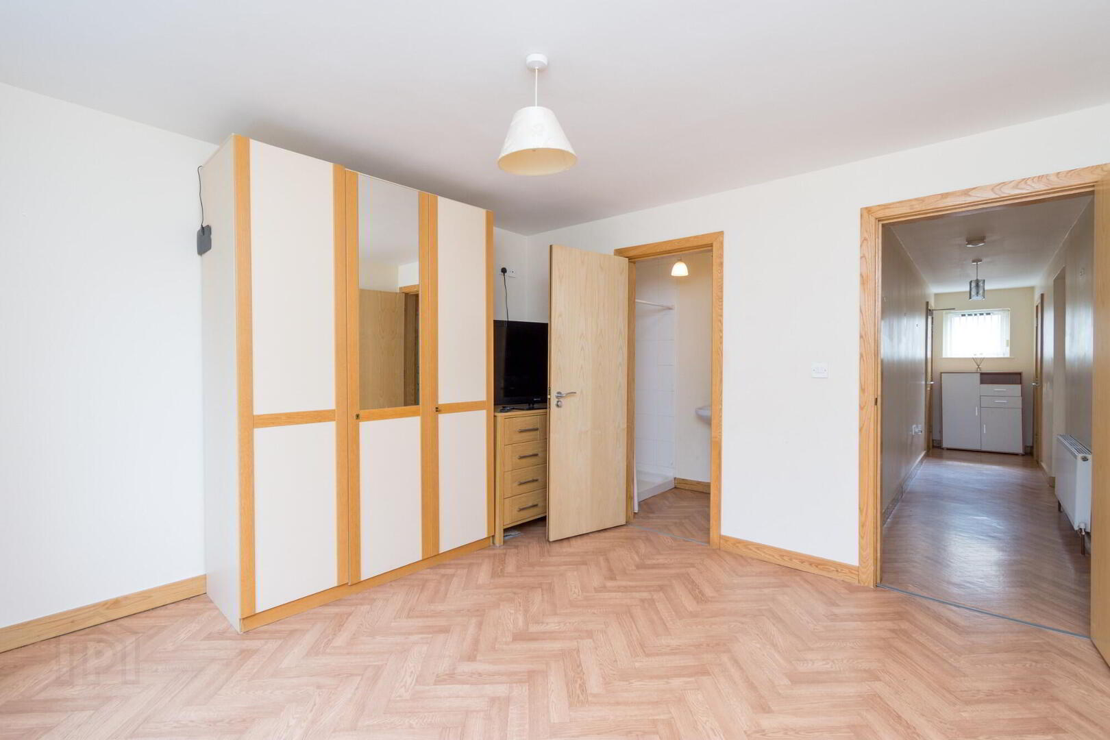 21 Village Court 12 of 17