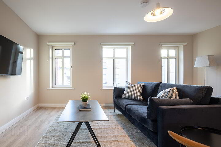 Apartment 2 115 West Street 6 of 13