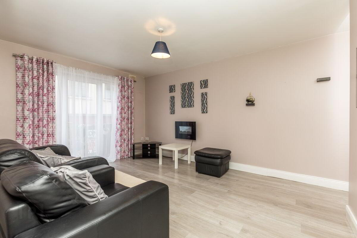 5 St Peters Court 2 of 12