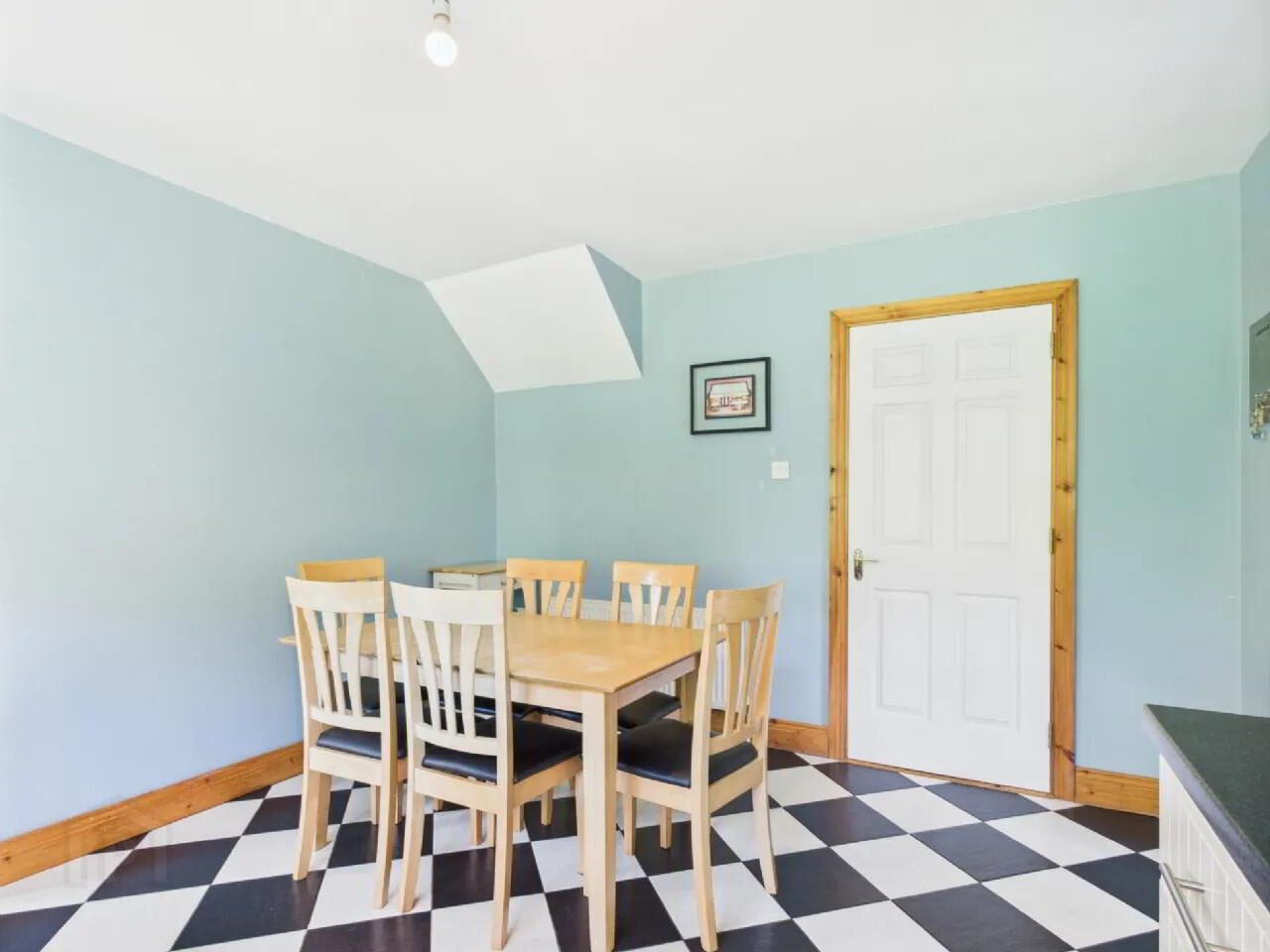 86 Cluain Glas 10 of 27