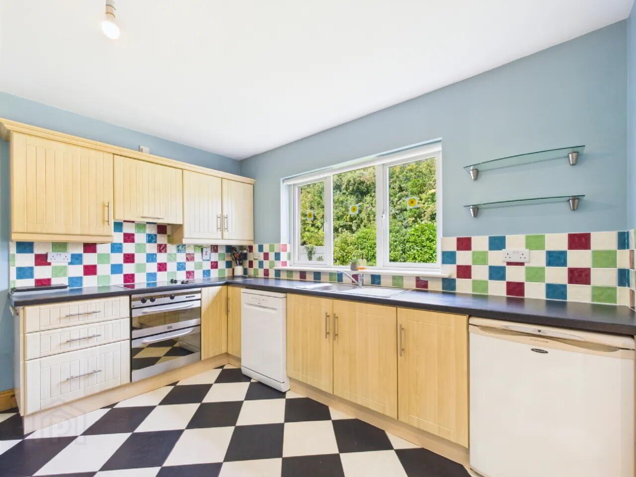 86 Cluain Glas 11 of 27