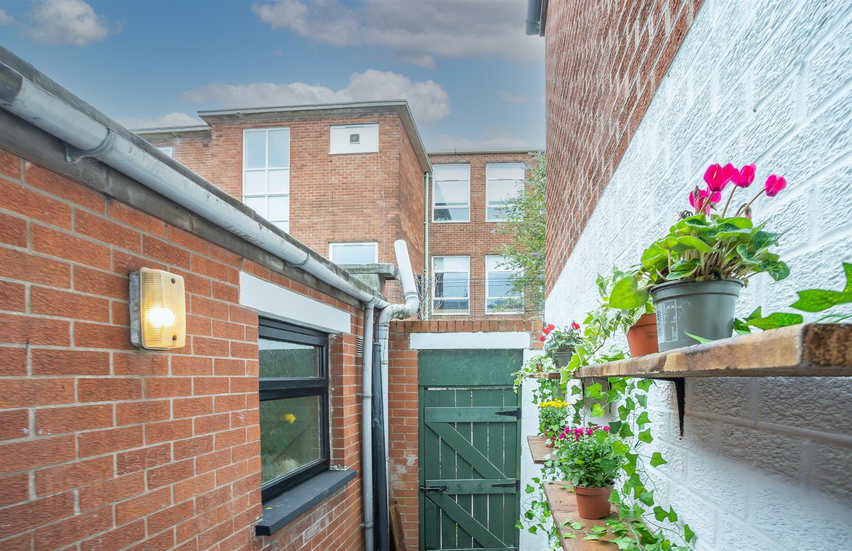 56 Oakman Street 21 of 34