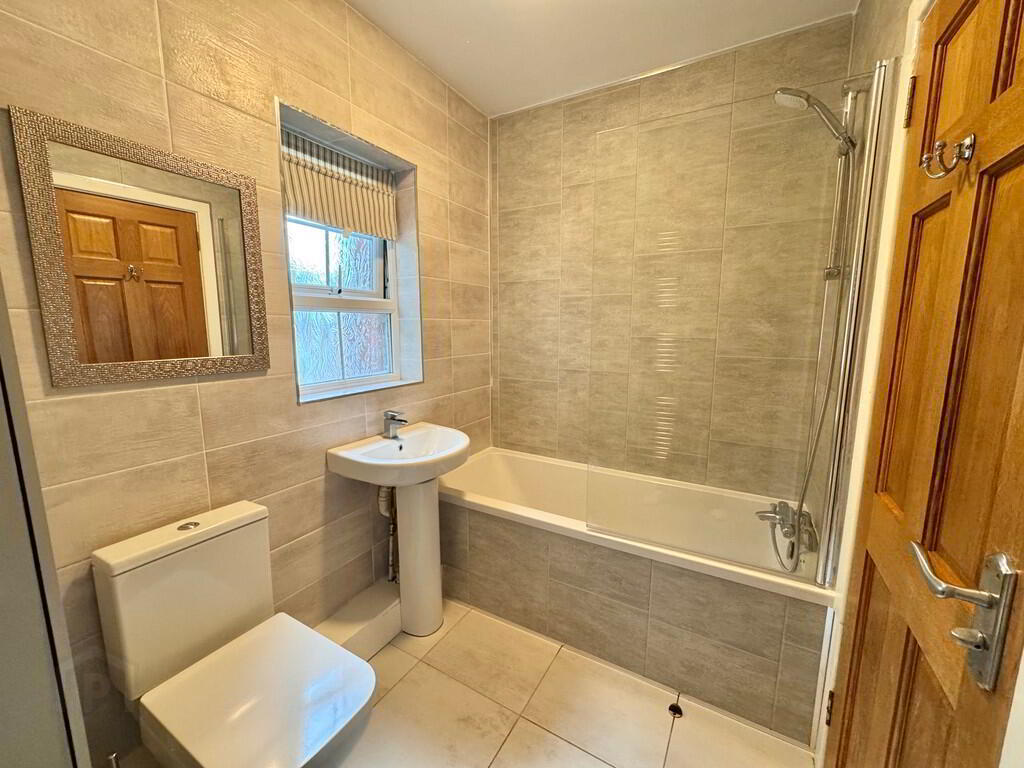 Apt 5, Ashley Court 8 of 9