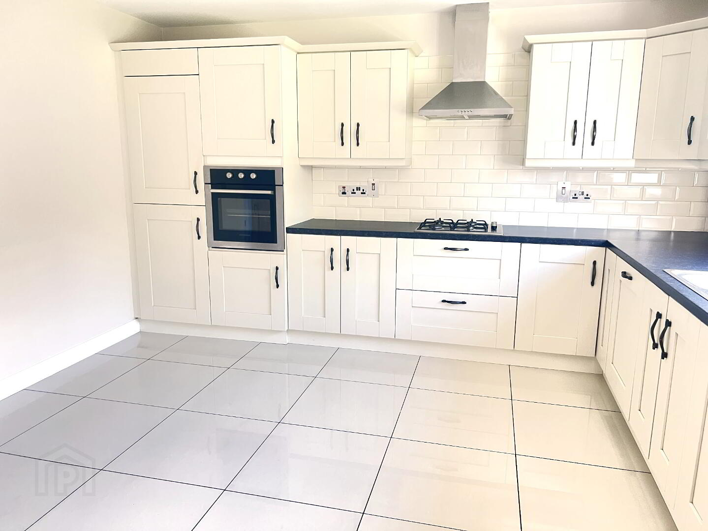 2 Heslips Court 4 of 12