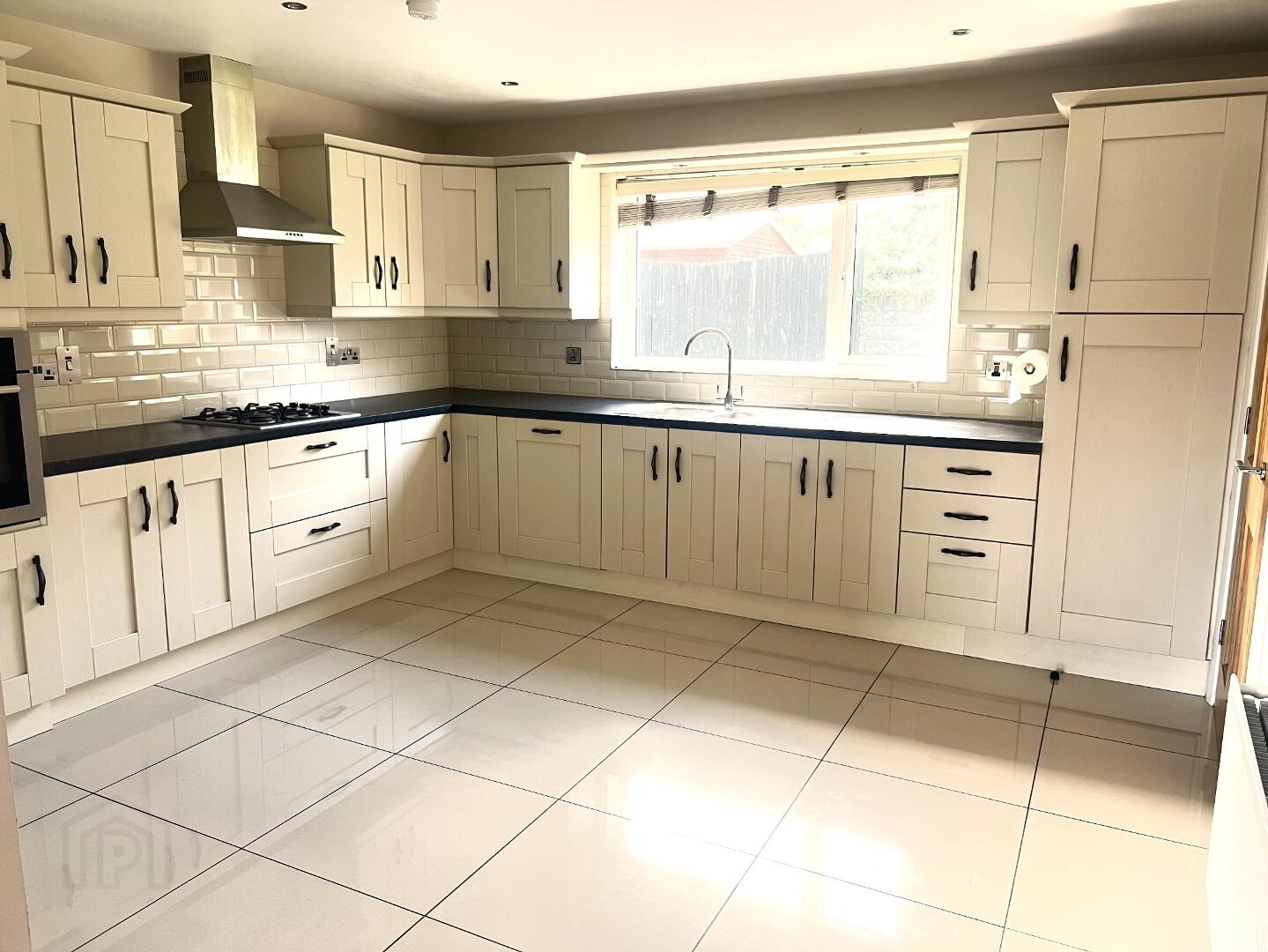2 Heslips Court 5 of 12