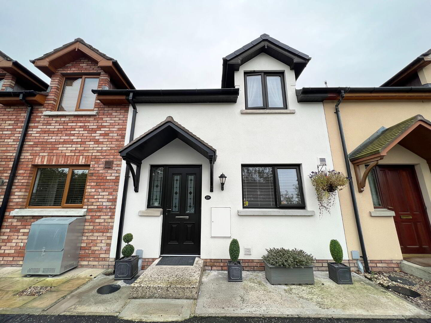 24 Burn Brae Court 1 of 14