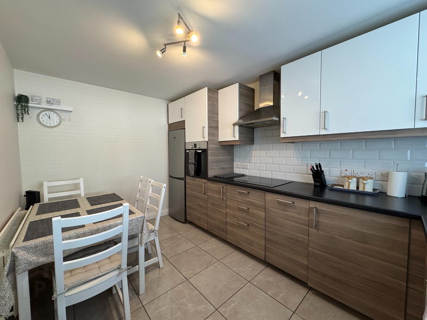 24 Burn Brae Court 6 of 14