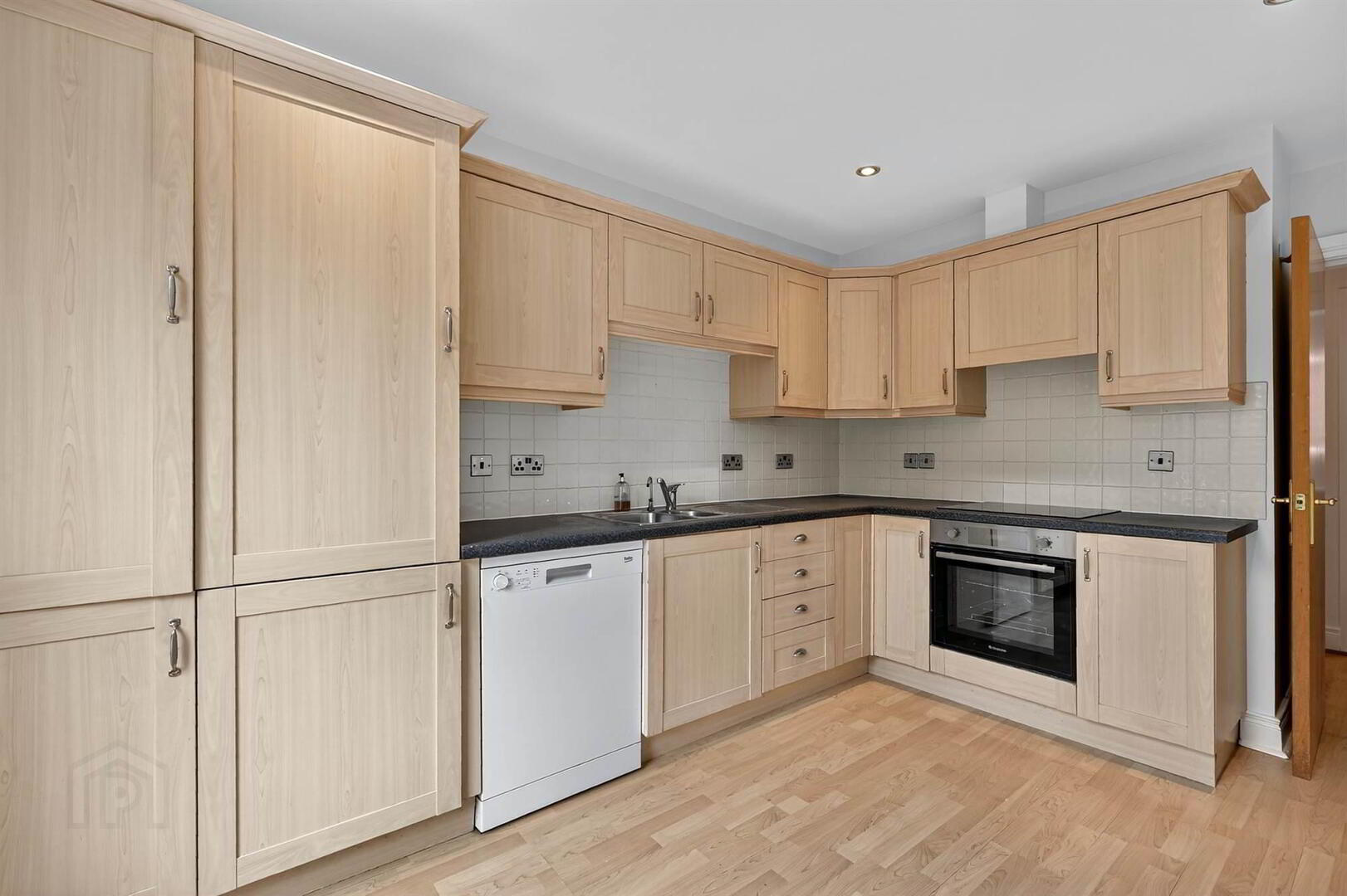 5 Marlborough Manor, 48 Marlborough Park South 5 of 12