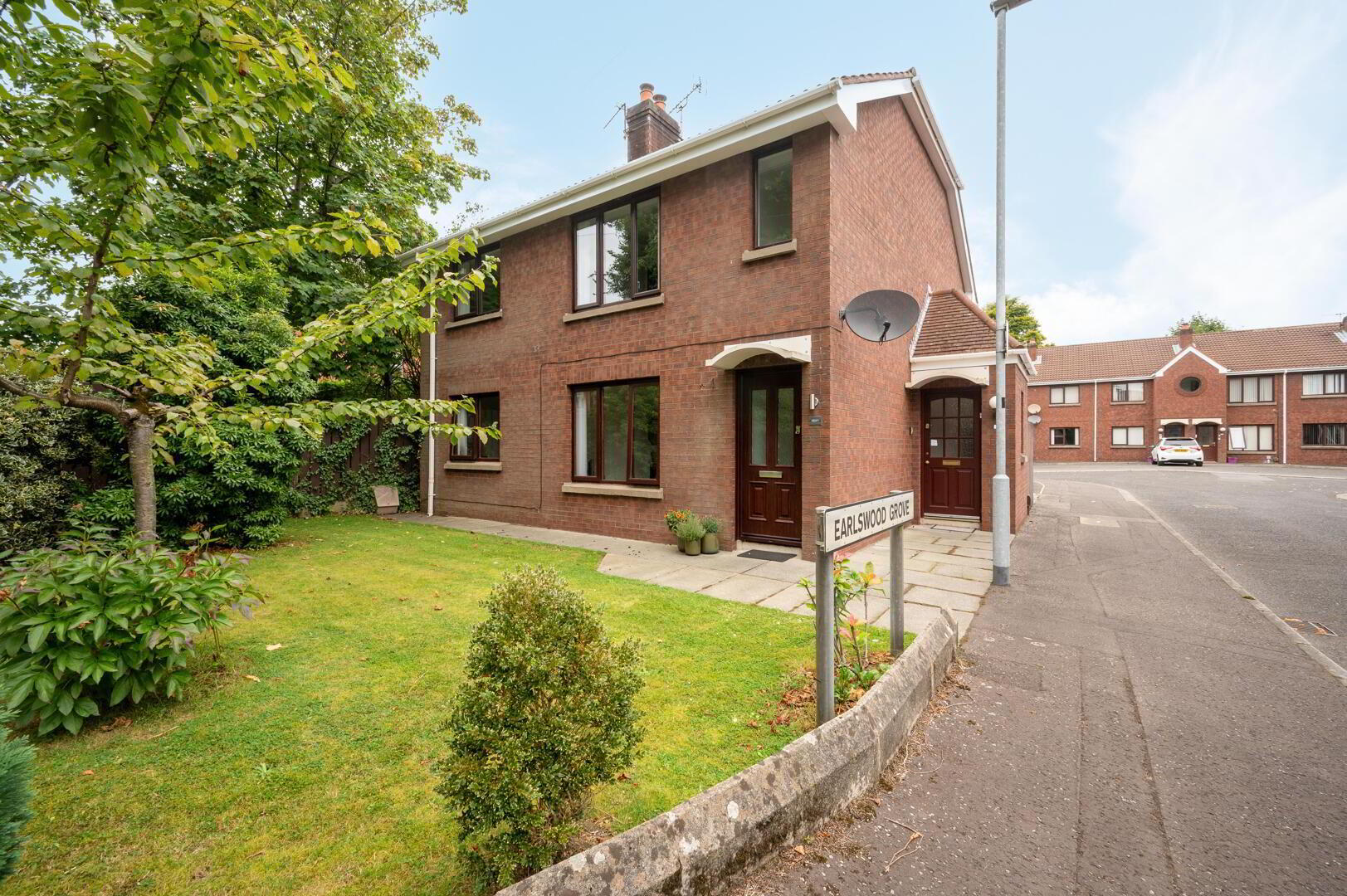 2 Earlswood Grove 1 of 17