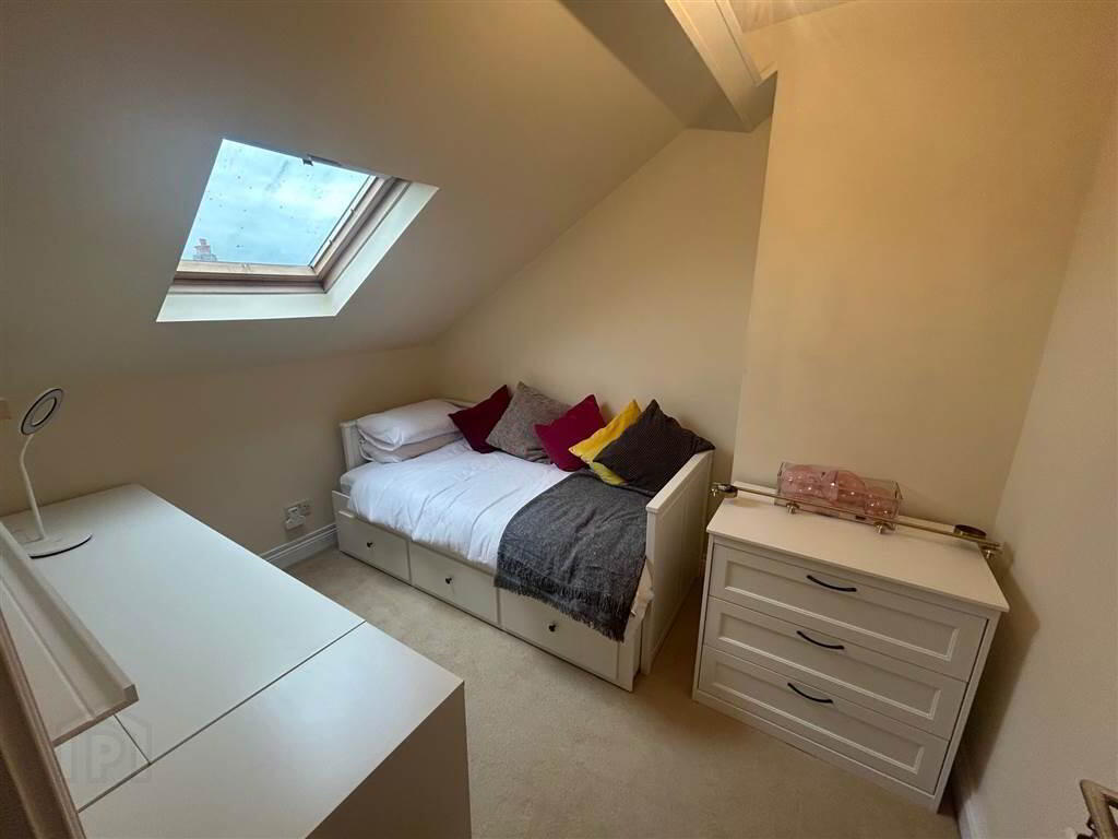 19 Sandhurst Drive 12 of 16
