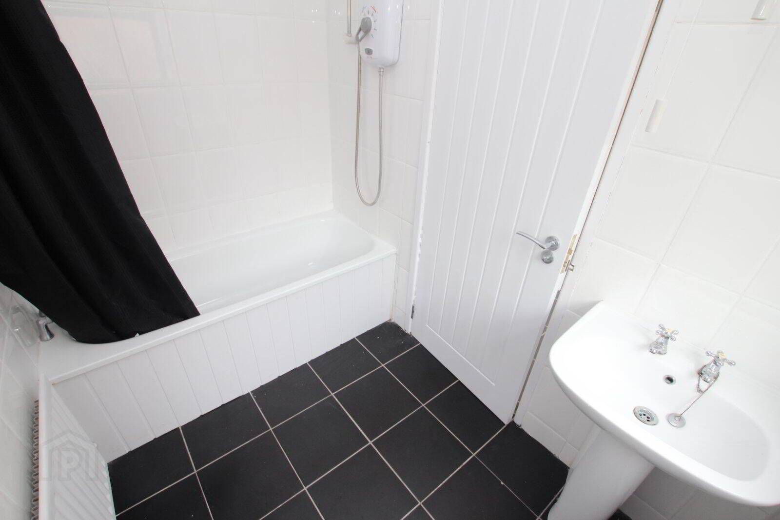 47 Longlands Road 7 of 11