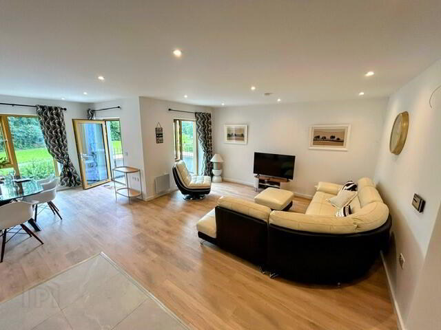 Apt 10, Riverview Court 3 of 25