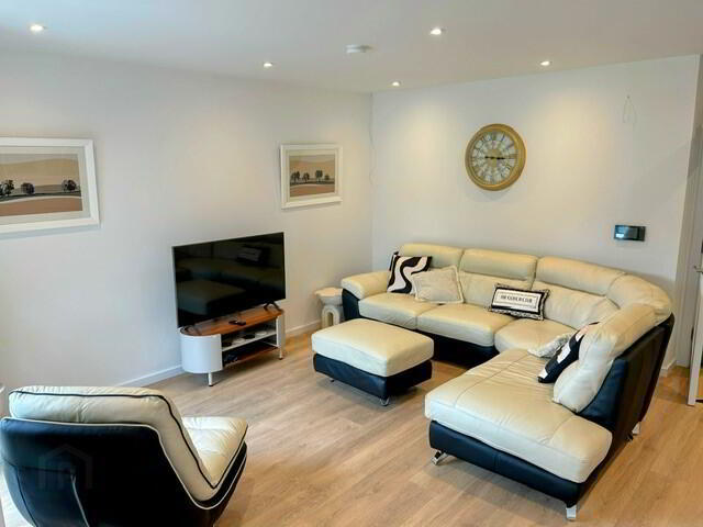 Apt 10, Riverview Court 4 of 25