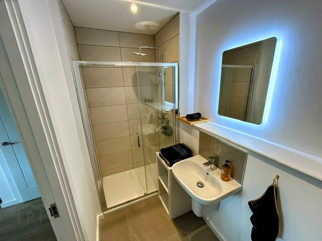Apt 10, Riverview Court 6 of 25