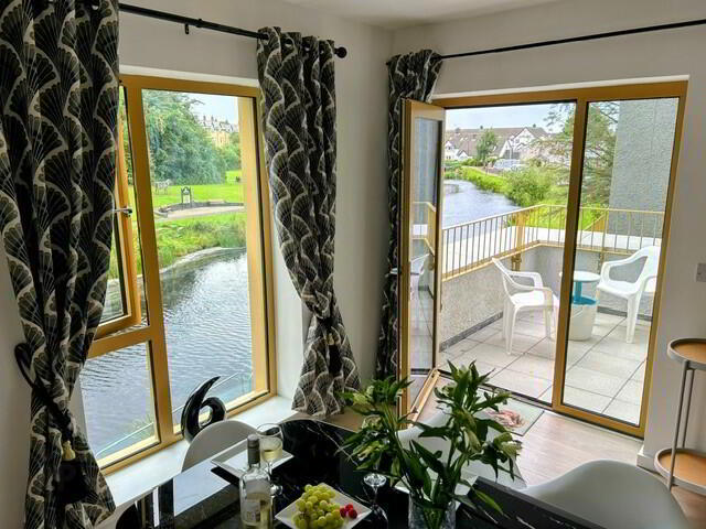 Apt 10, Riverview Court 5 of 25