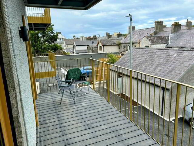 Apt 10, Riverview Court 9 of 25