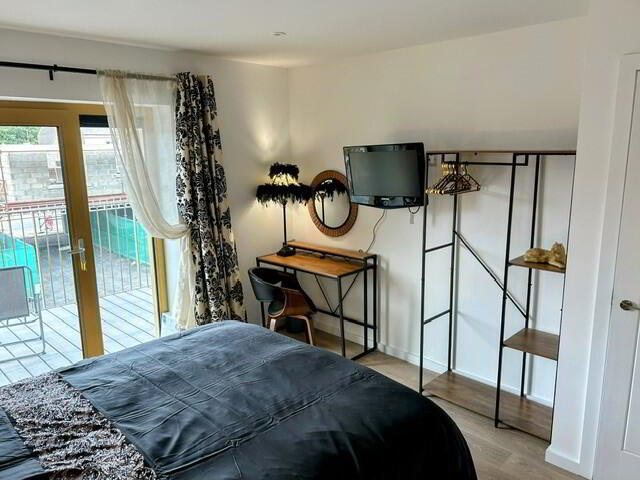 Apt 10, Riverview Court 8 of 25
