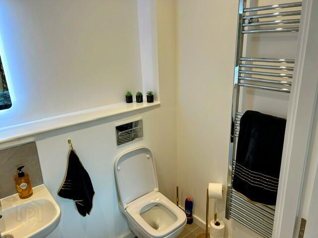 Apt 10, Riverview Court 7 of 25